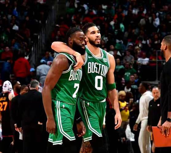 塔图姆回归赛场,战术调整首场状态亮眼,C9观众沸腾!的简单介绍 塔图姆回归赛场,战术调整首场状态亮眼,C9观众沸腾!的简单介绍